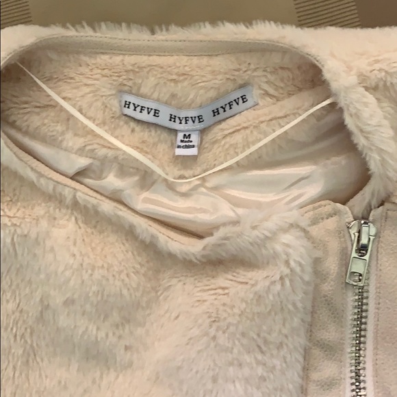 Hyfve Vest~ M~ Pristine - Picture 2 of 4